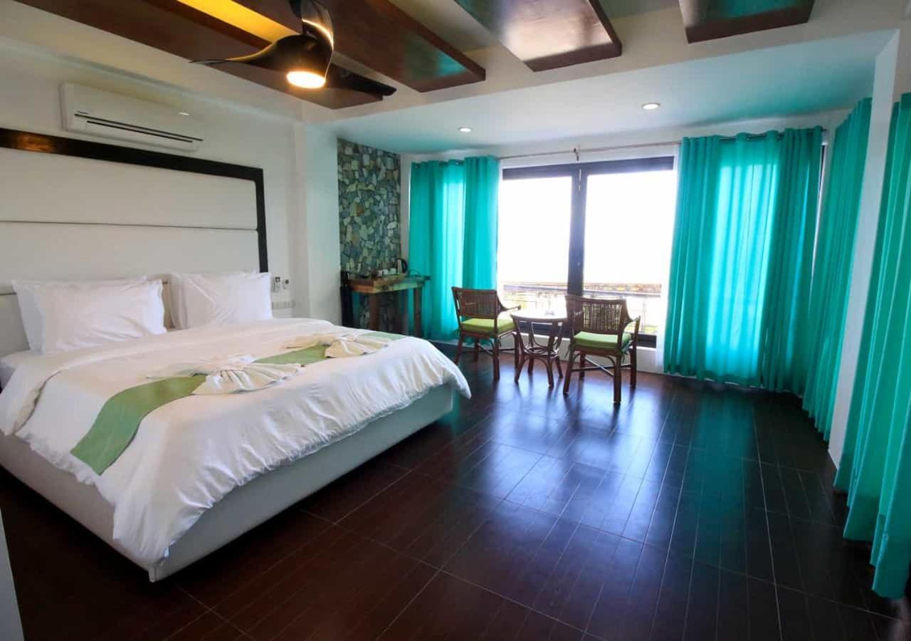 Manarra Sea View Resort Puerto Galera Esterno foto